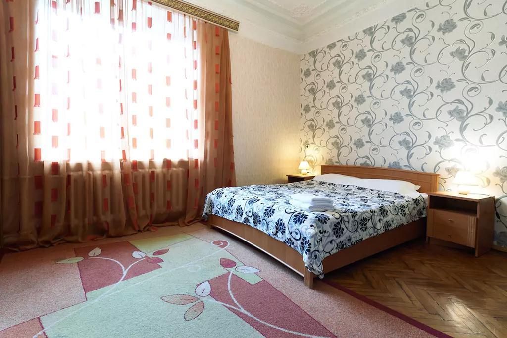 Home Hotel Apartments On Lva Tolstogo Kyiv Exterior photo