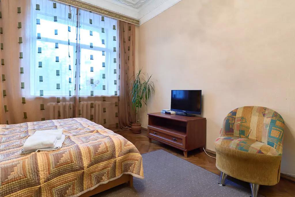 Home Hotel Apartments On Lva Tolstogo Kyiv Exterior photo